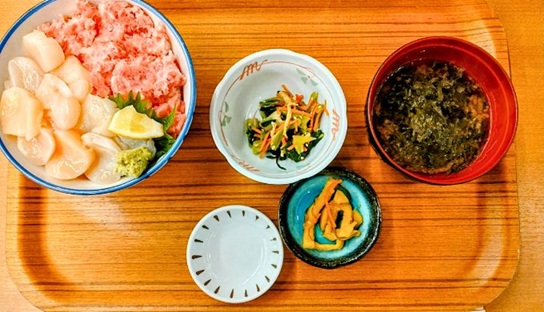 ネギトロ・ホタテ丼