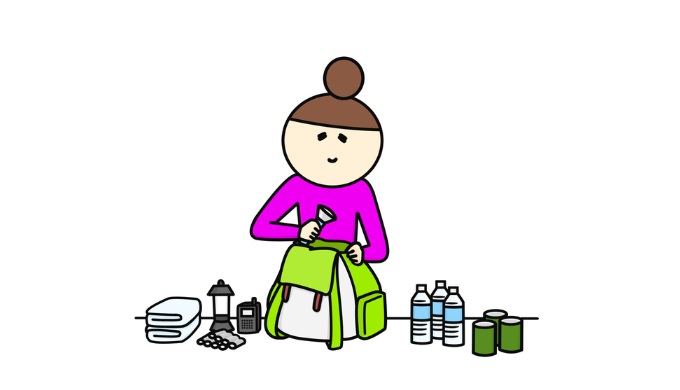 防災対策をする女性